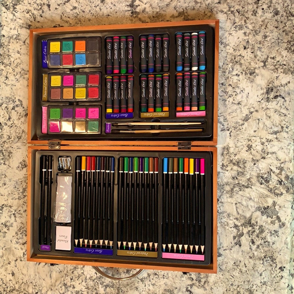 79 pc Deluxe Art kit for kids